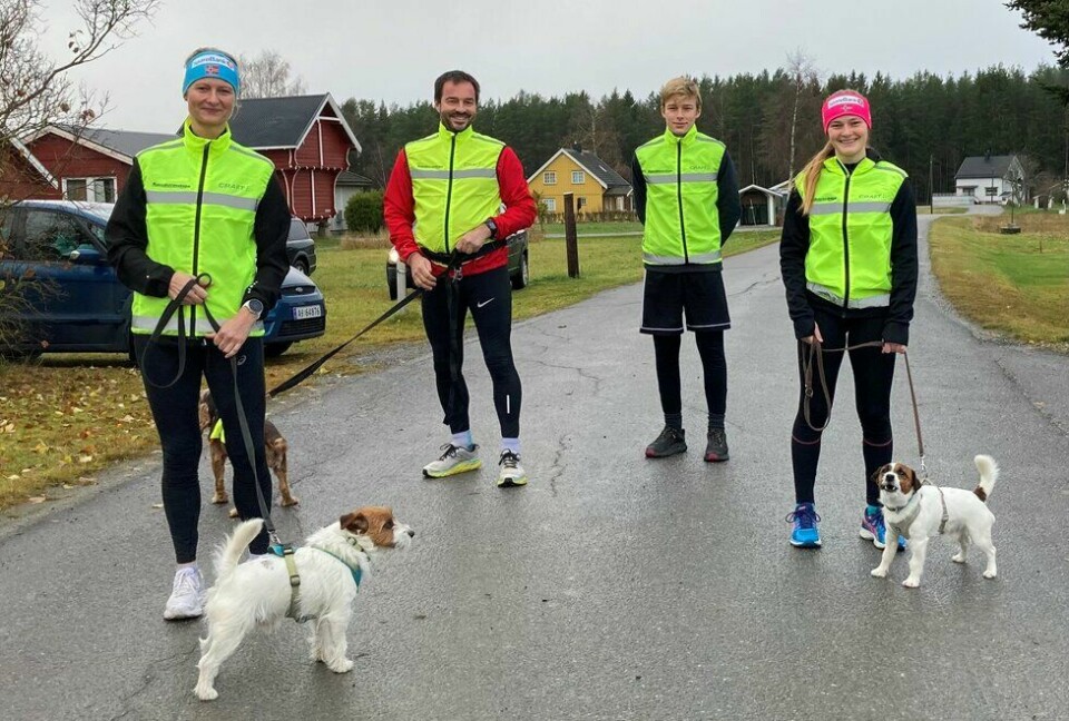 52 flotte premier i Kondisløpets romjulsmaraton Besøk fra Kondistreninga Gran f.v.: Kate Arnbo, Finn Larsen, Trym Bergun Larsen og Mathilde Larsen med hunder,Kondistreninga Årnes arrangerte Kondisløpet 31. oktober 2020
