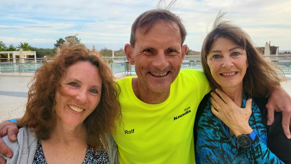 Dette er vinnerne av gavepremier i Kondisløpets høydemetersanking Connie Schneider (t.v), Rolf Bakken og Karin Mathilde Morstad vant løpesko i Kondisløpets høydemetersanking 2024.
