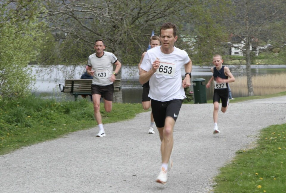 Deretter følgte denne kvartetten, Terje Wille Vestre (653), Bastian Straume Indredavik (632), Erik Sondre Paulsen (delvis skjult) og Bård Indredavik (632). Foto: Helge Fuglseth 3km_nest_tet